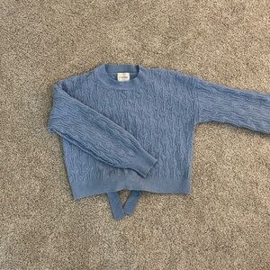 Women’s L crop sweater